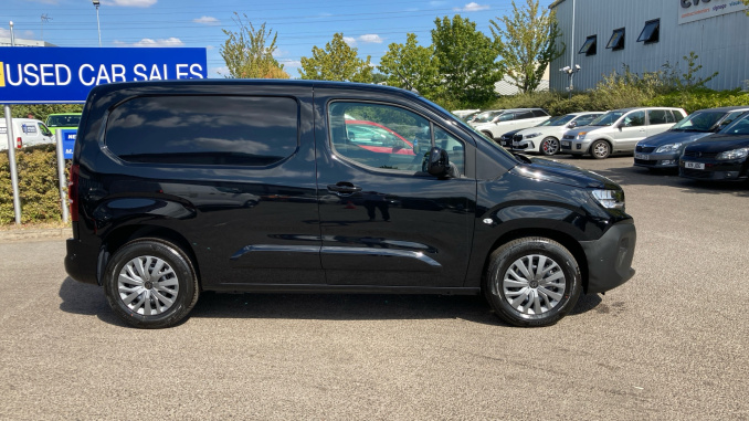 Peugeot Partner E-M 100kW 52kWh Asphalt Van Auto - Image 9